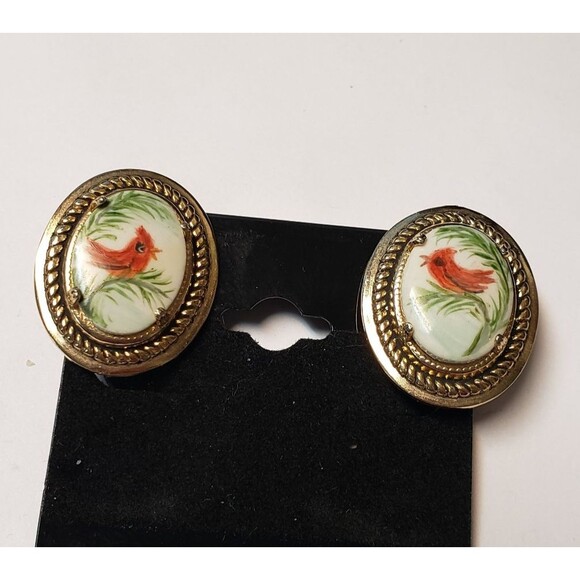 1960s Painted Porcelain Baby Red Bird Cardinal Oval Gold Tone Clip on Earrings - Picture 1 of 16